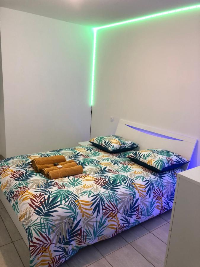 Superbe Appartement Roanne Exteriör bild